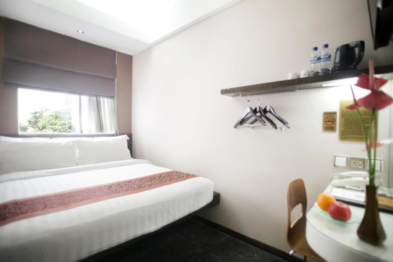 Favor Hotel Makassar City Center By Life Zewnętrze zdjęcie