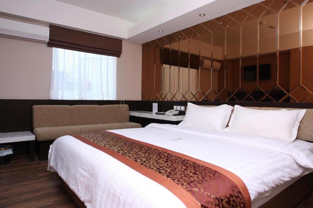 Favor Hotel Makassar City Center By Life Zewnętrze zdjęcie
