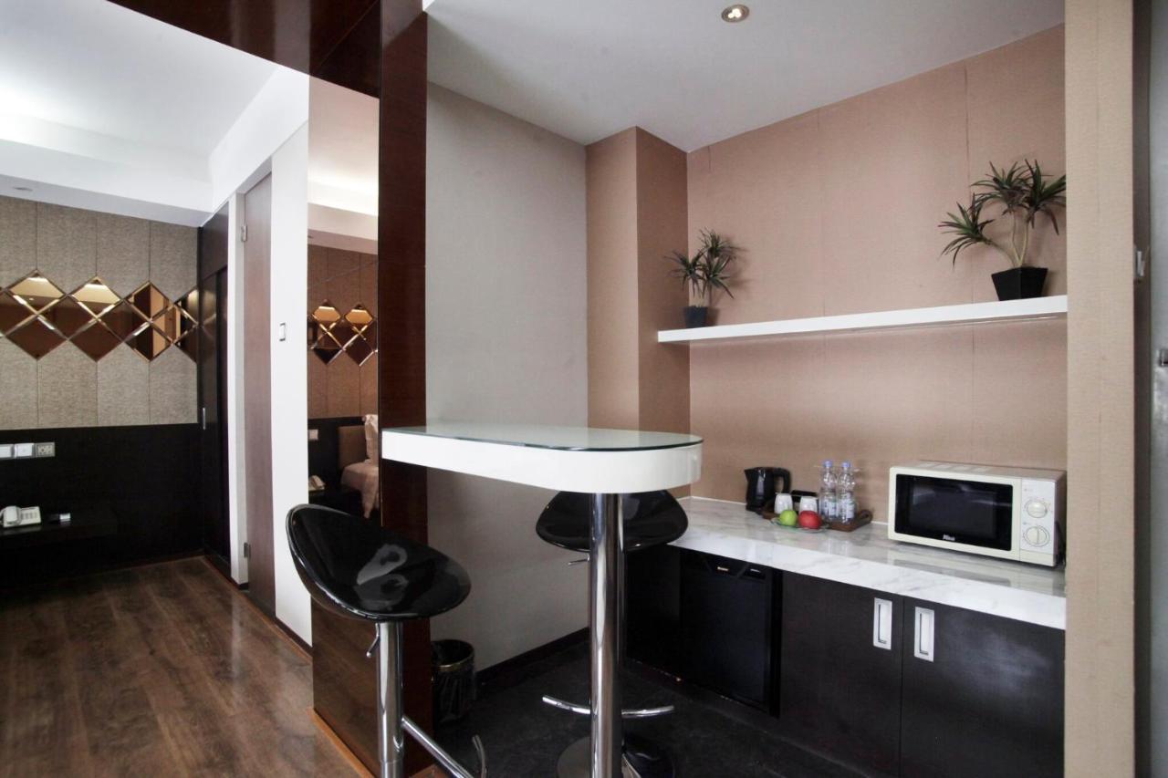Favor Hotel Makassar City Center By Life Zewnętrze zdjęcie