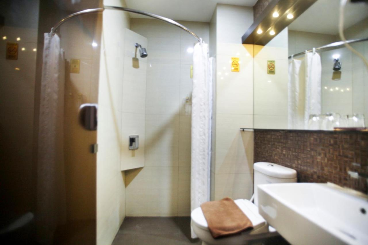 Favor Hotel Makassar City Center By Life Zewnętrze zdjęcie
