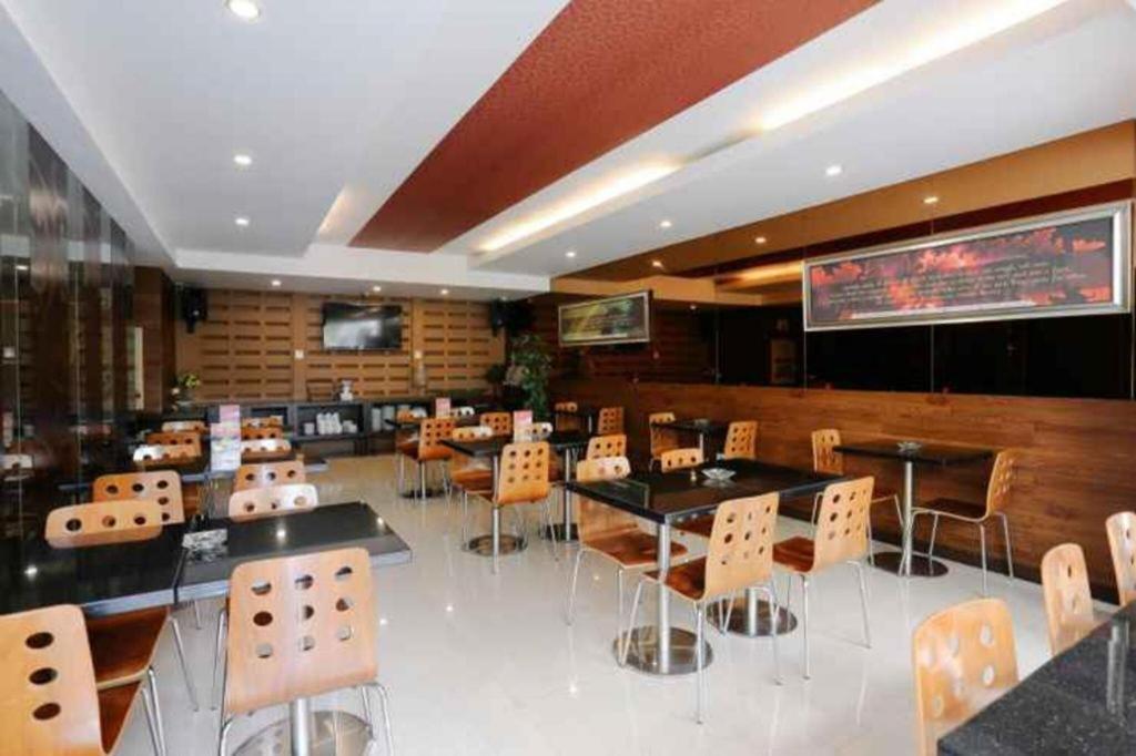 Favor Hotel Makassar City Center By Life Zewnętrze zdjęcie