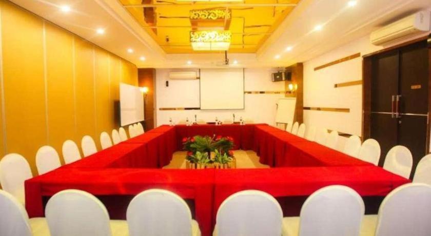 Favor Hotel Makassar City Center By Life Zewnętrze zdjęcie