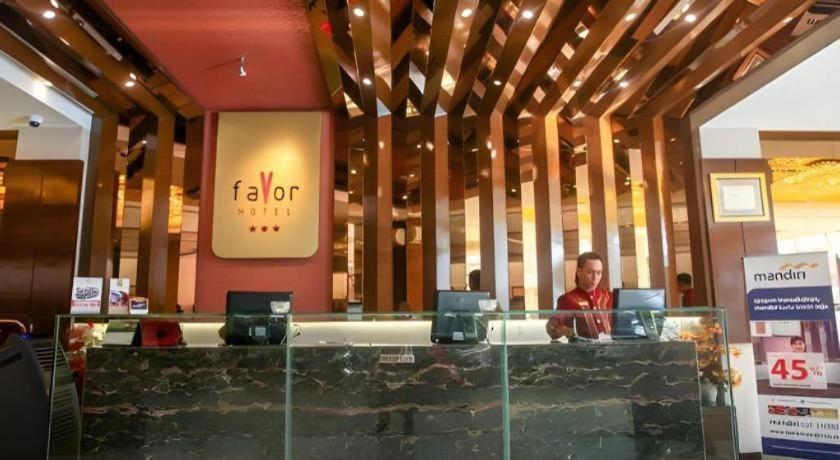 Favor Hotel Makassar City Center By Life Zewnętrze zdjęcie