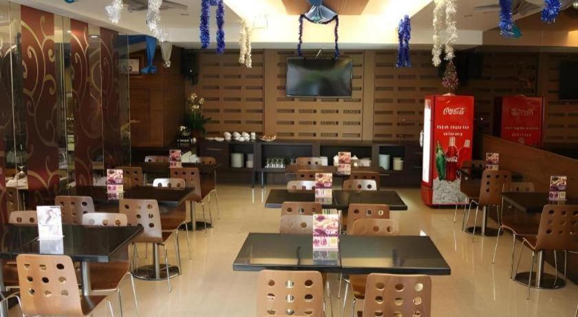 Favor Hotel Makassar City Center By Life Zewnętrze zdjęcie