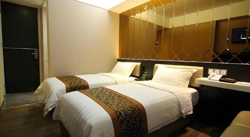 Favor Hotel Makassar City Center By Life Zewnętrze zdjęcie
