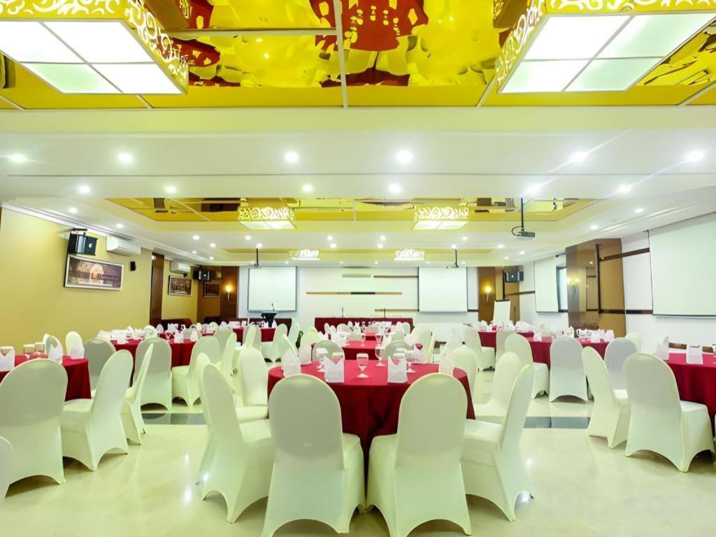 Favor Hotel Makassar City Center By Life Zewnętrze zdjęcie