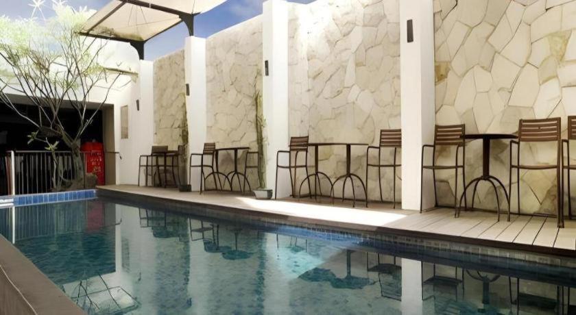 Favor Hotel Makassar City Center By Life Zewnętrze zdjęcie