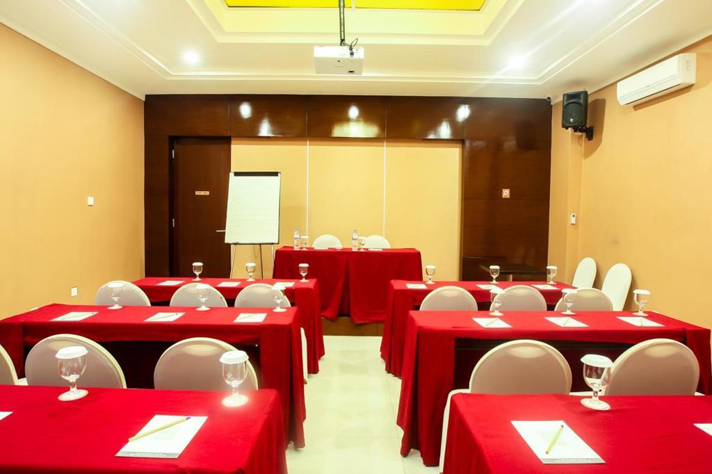 Favor Hotel Makassar City Center By Life Zewnętrze zdjęcie