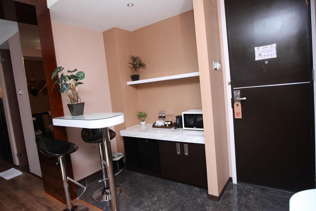 Favor Hotel Makassar City Center By Life Zewnętrze zdjęcie