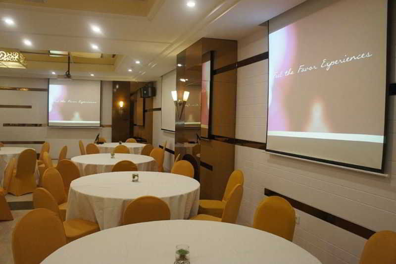 Favor Hotel Makassar City Center By Life Zewnętrze zdjęcie