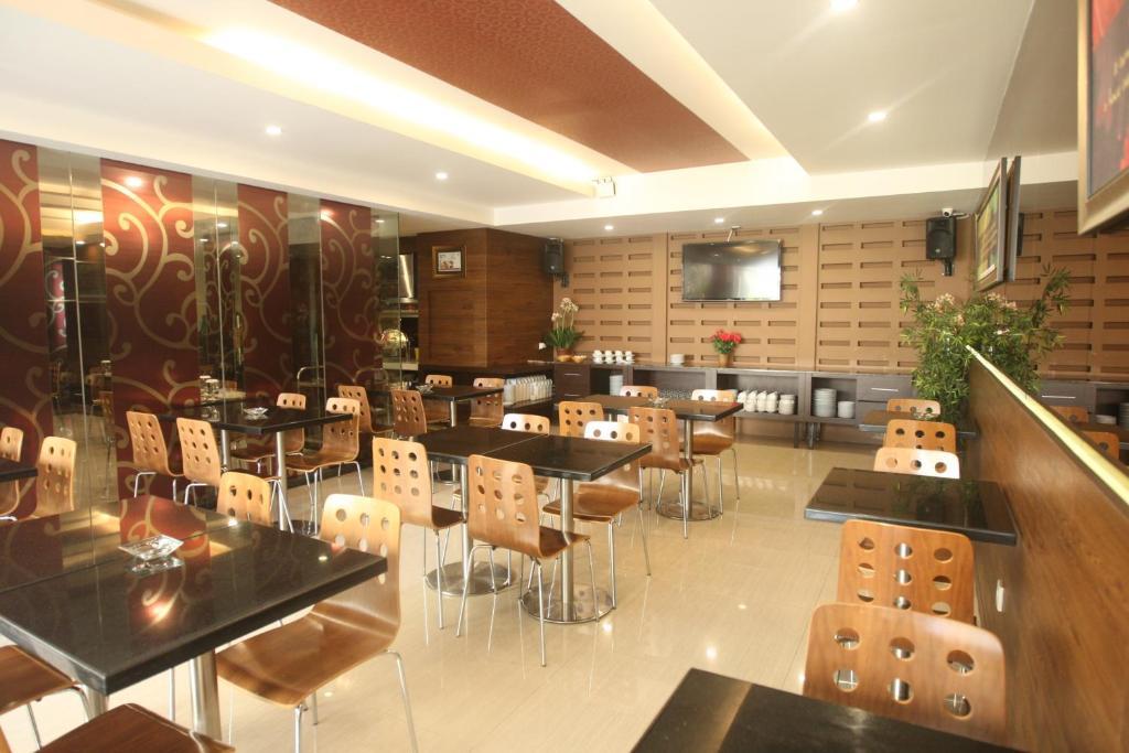 Favor Hotel Makassar City Center By Life Zewnętrze zdjęcie