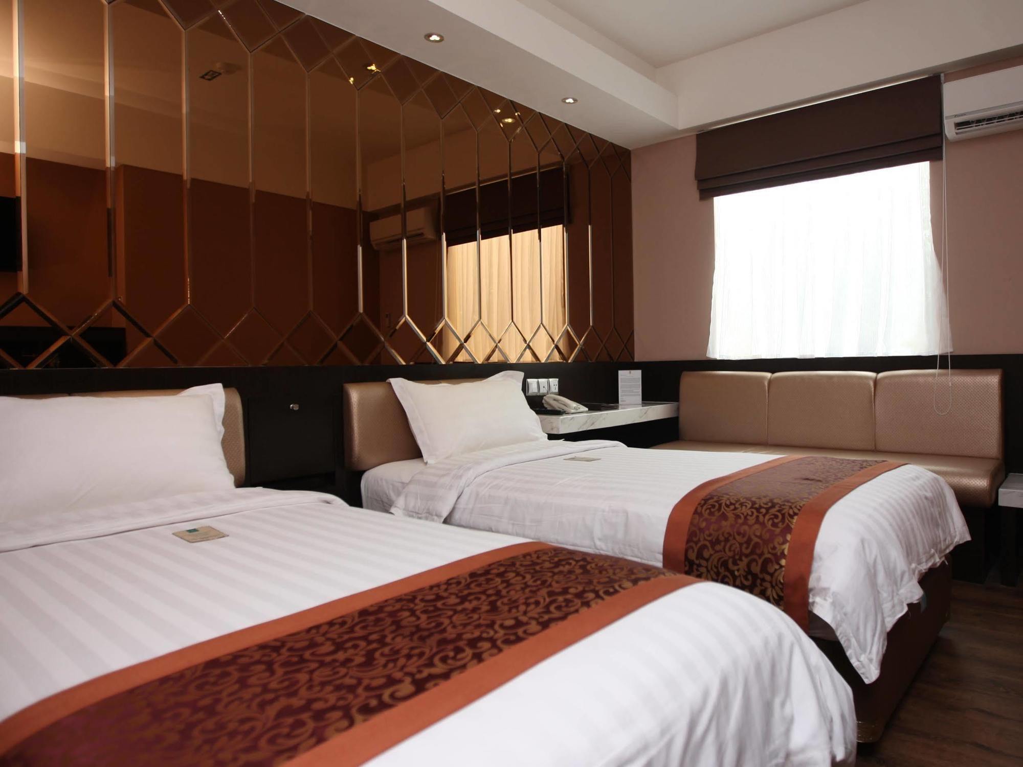 Favor Hotel Makassar City Center By Life Zewnętrze zdjęcie