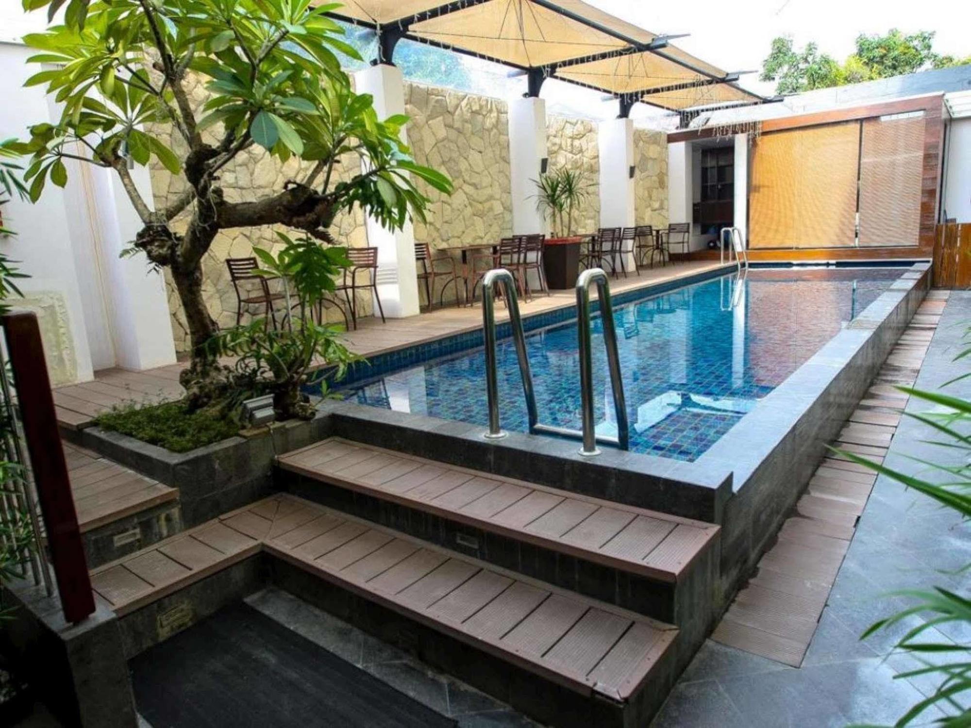 Favor Hotel Makassar City Center By Life Zewnętrze zdjęcie