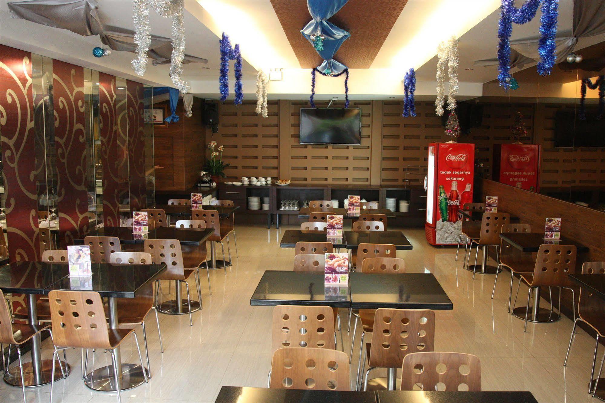 Favor Hotel Makassar City Center By Life Zewnętrze zdjęcie