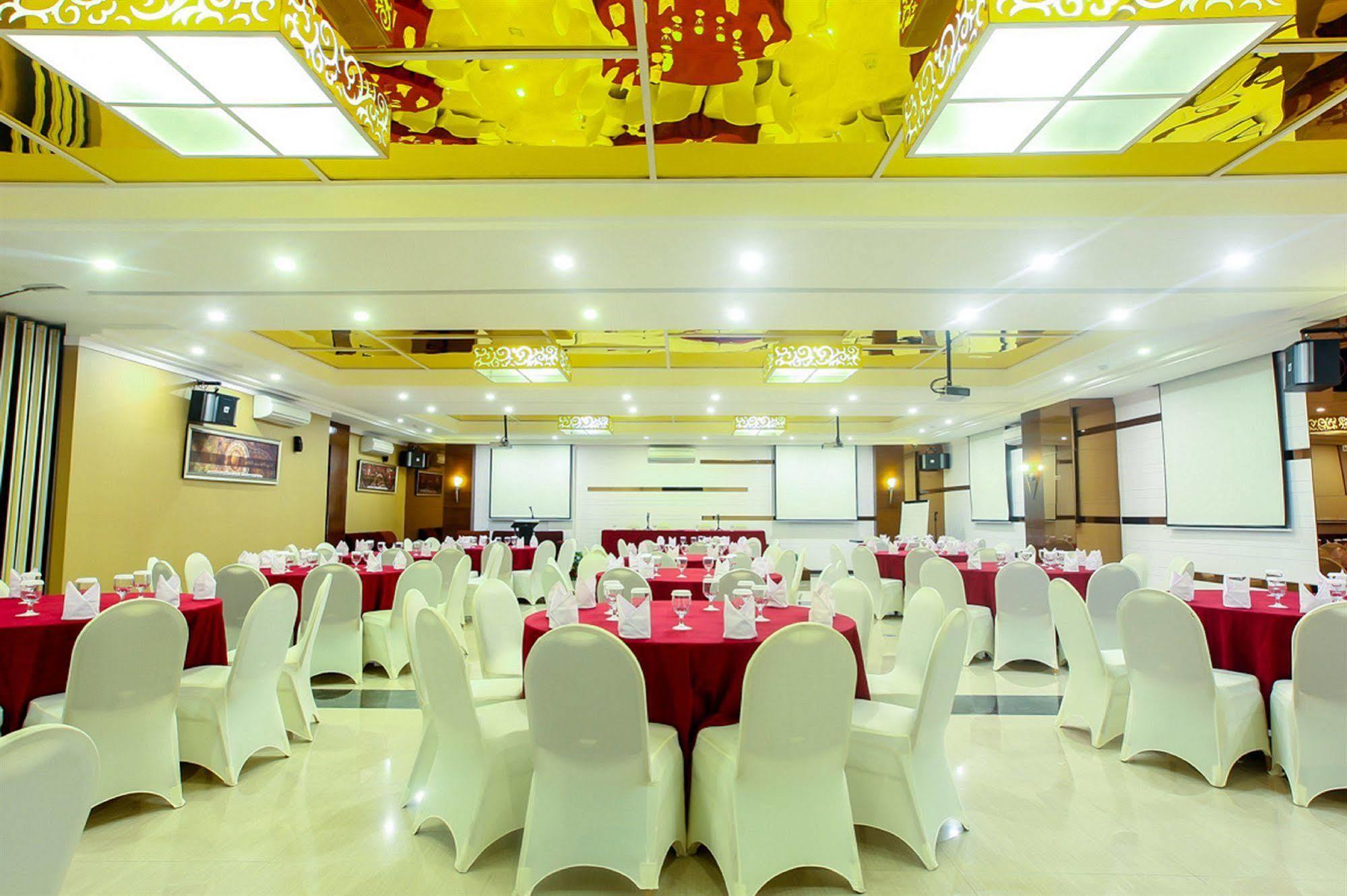 Favor Hotel Makassar City Center By Life Zewnętrze zdjęcie
